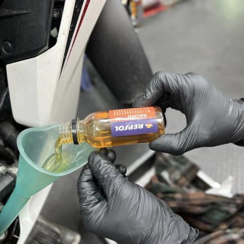 Nhớt chiết lẻ Repsol Racing 10W40 (100ml)