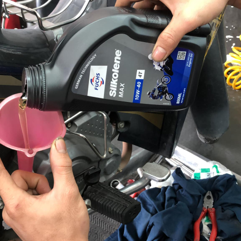  Nhớt Fuchs Silkolene Max 10W40 4T 0.8L