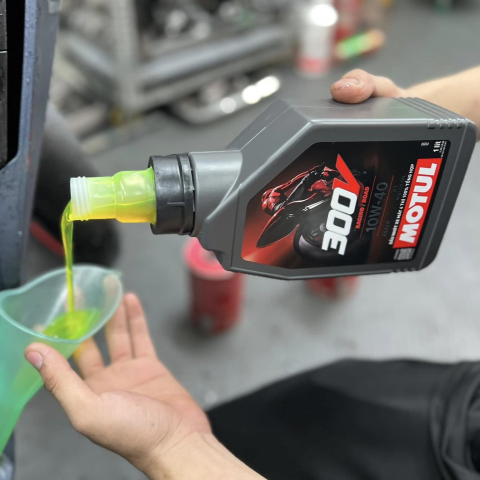 Nhớt Motul 300V Racing/Road 10W40 1L