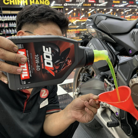 Nhớt Motul 300V Racing/Road 10W40 1L