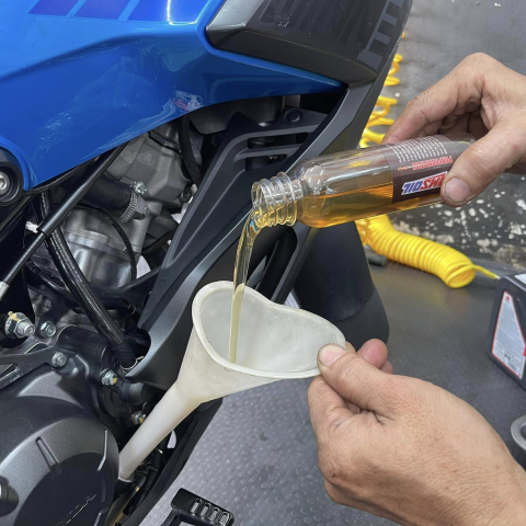 Nhớt chiết lẻ Amsoil 10W40 Performance (150ml)