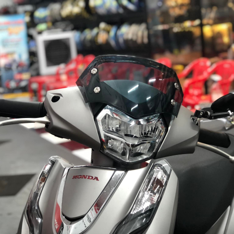 Kính chắn gió Zhi.Pat cho Lead mới 2017 - 2024 chính hãng