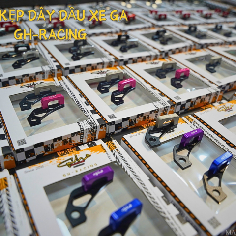 Pát kẹp dây dầu GH Racing (bên trái)
