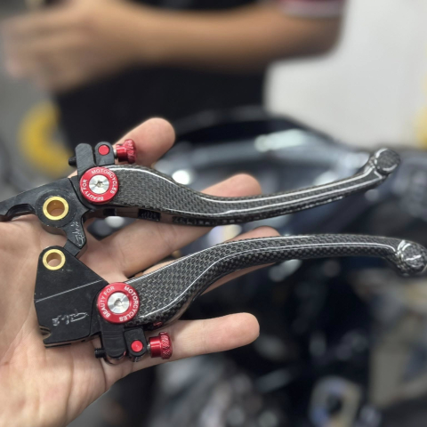 Tay thắng Carbon cho AB160