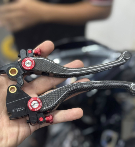 Tay thắng Carbon cho AB160