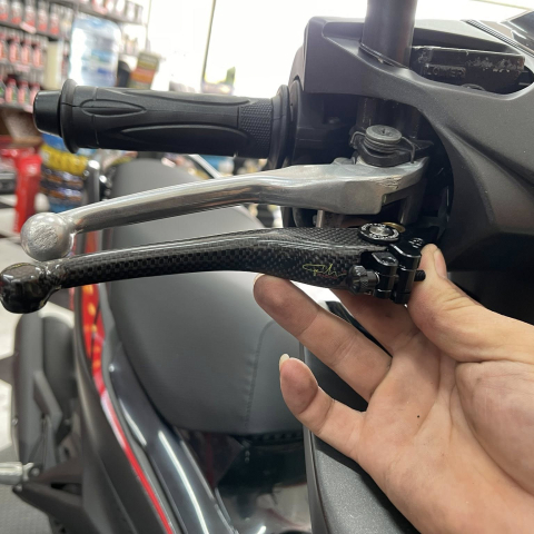 Tay thắng Carbon cho Honda Air Blade ABS 2020, PCX