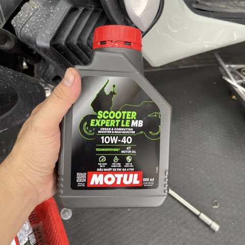Nhớt Motul Scooter Expert LE 10W40 0.8L