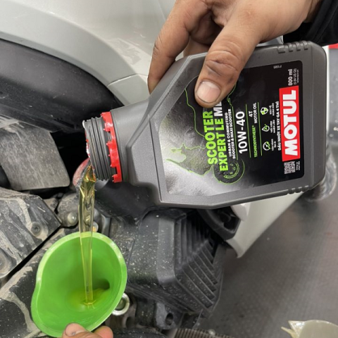 Nhớt Motul Scooter Expert LE 10W40 0.8L