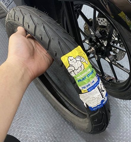 Vỏ Michelin Pilot Street 2 size 70/90-14
