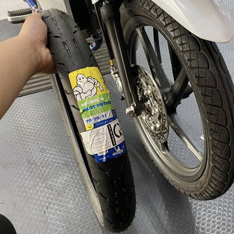 Vỏ Michelin Pilot Moto GP 70/90-17