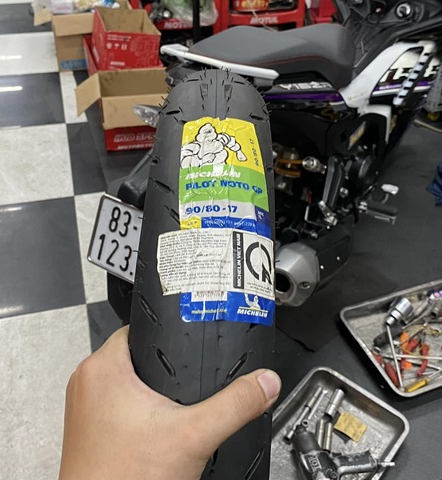 Vỏ Michelin Pilot Moto GP 90/80-17