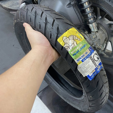 Vỏ Michelin Pilot Street 2 size 100/90-14 