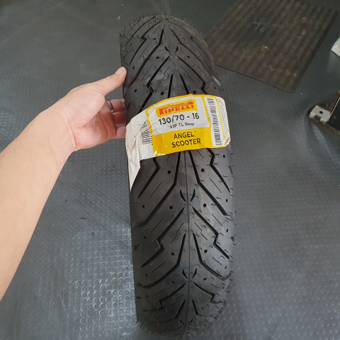 Vỏ Pirelli 130/70-16 Angel Scooter
