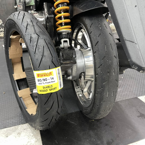 Vỏ Pirelli 80/90-14 Diablo Rosso Sport