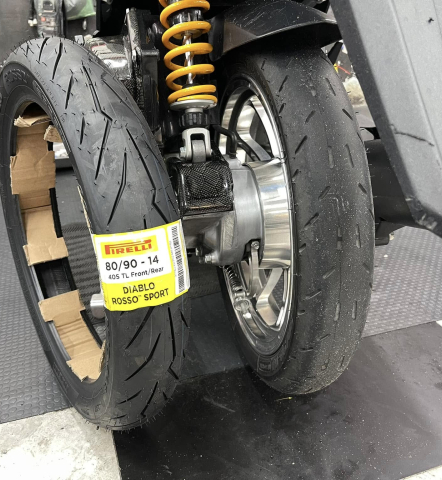 Vỏ Pirelli 80/90-14 Diablo Rosso Sport