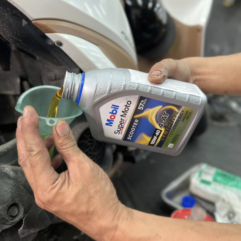 Nhớt Mobil Super Moto Scooter 10W40 800ml