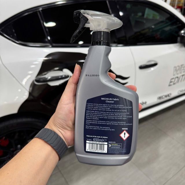 Chai vệ sinh đa năng Michelin 31425 (Fabric Cleaner) dành cho ô tô