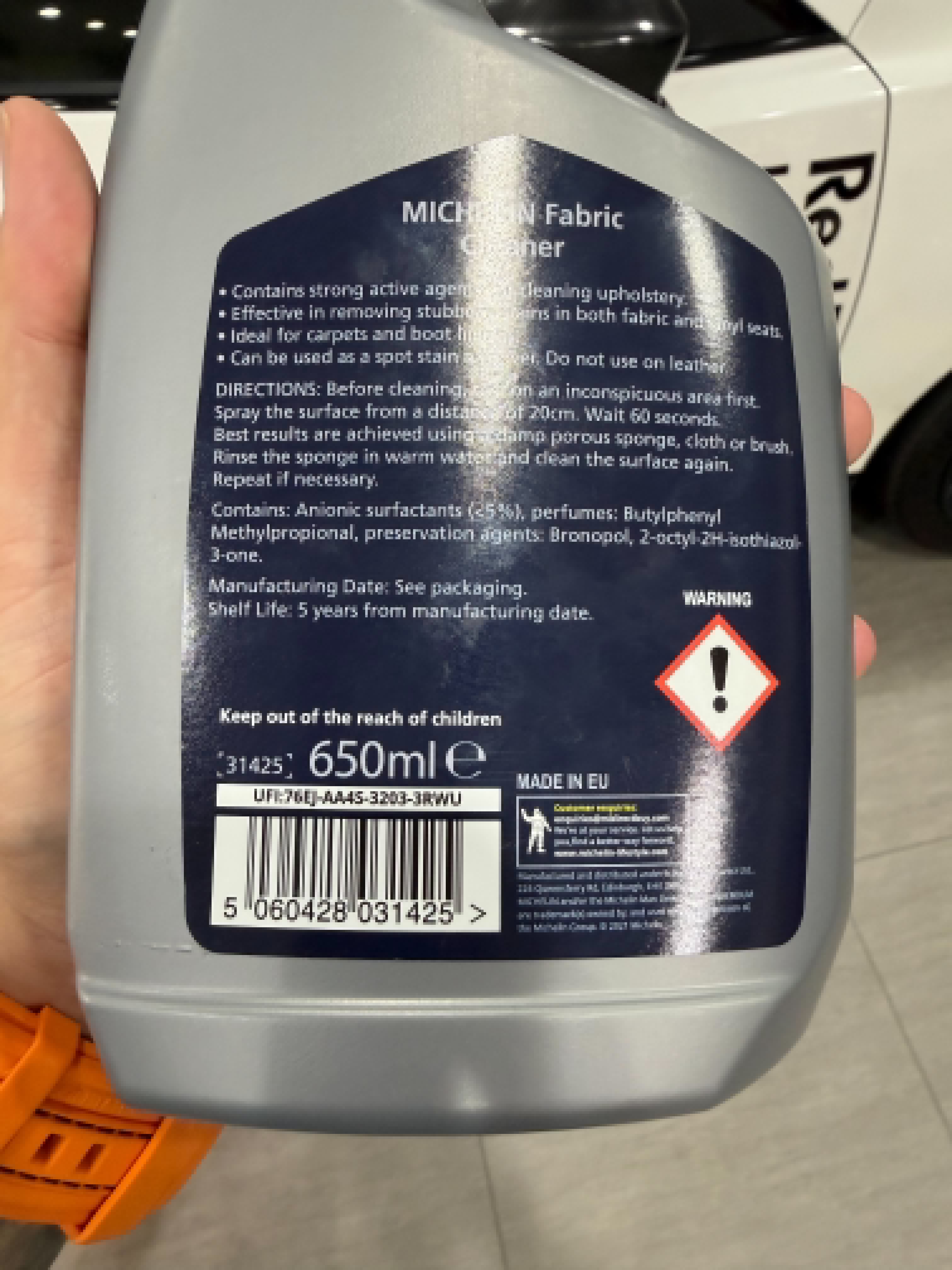 Chai vệ sinh đa năng Michelin 31425 (Fabric Cleaner) dành cho ô tô