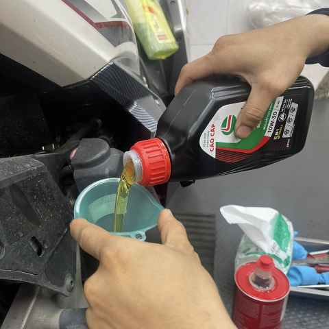 Nhớt Castrol Power 1 Ultimate Scooter 10W30 0,8L dành cho xe ga Honda