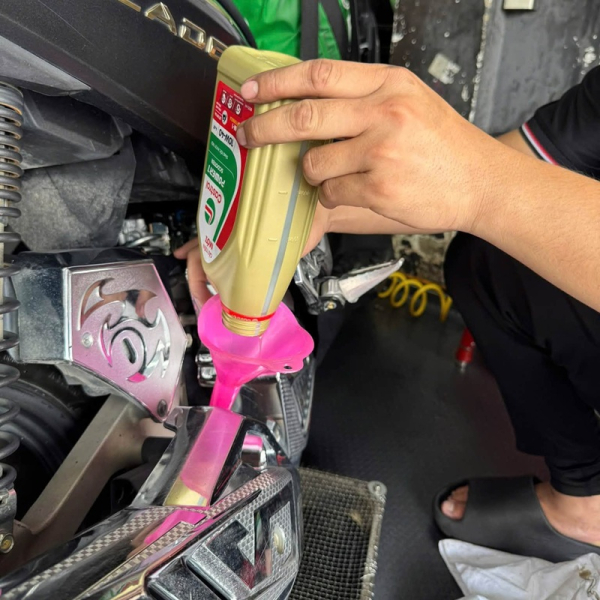 Nhớt Castrol Power 1 Scooter 10W40 1L dành cho xe tay ga