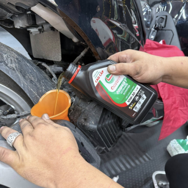 Nhớt Castrol Power 1 Ultimate Scooter 10W30 0,8L dành cho xe ga Honda