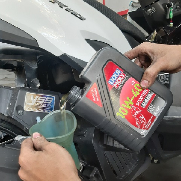 Nhớt Liqui Moly Scooter Race 10W40 1L