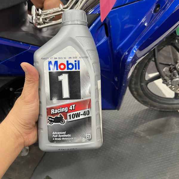 Nhớt Mobil 1 Racing 4T 10W40 1L