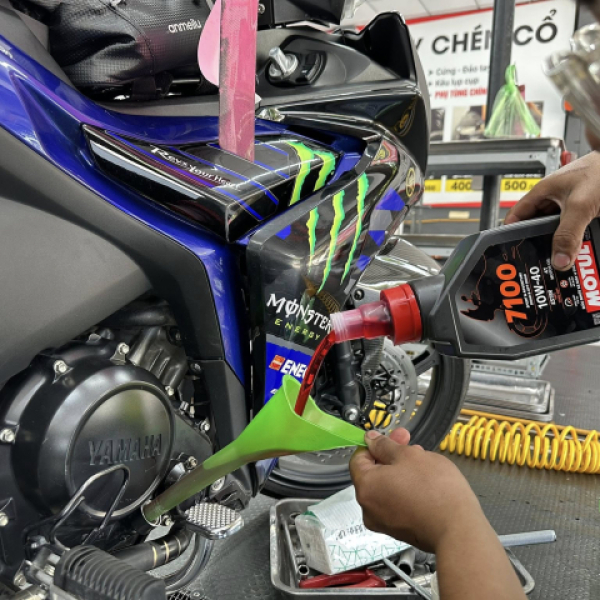  Nhớt Motul 7000 4T 10W40 1L