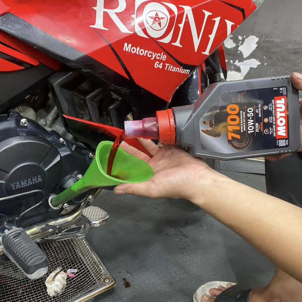 Nhớt Motul 7100 10W50 4T 1L