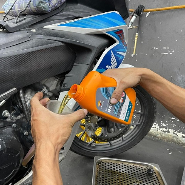 Nhớt Repsol Racing 10W40 1L