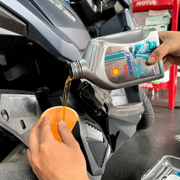 Nhớt Shell Advance Ultra Scooter 5W40 0,8L