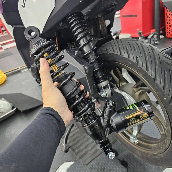 Phuộc RCB Tarmax đen ty vàng cho Vario 160, Click 160 chính hãng
