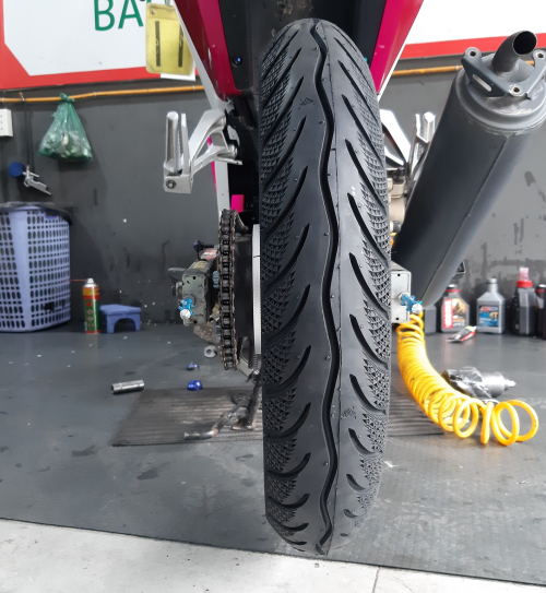 Vỏ Maxxis 100/70-17 gai kim cương 3D