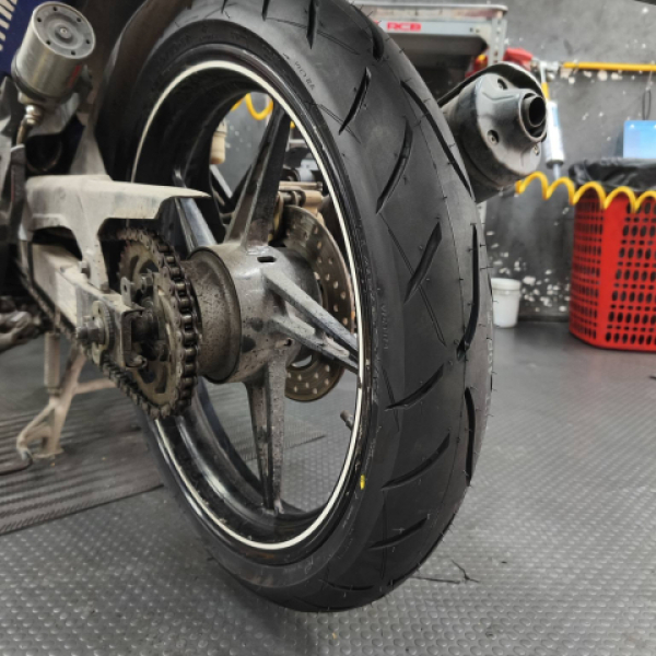 Vỏ Maxxis 100/70-17 Victra M0098CT