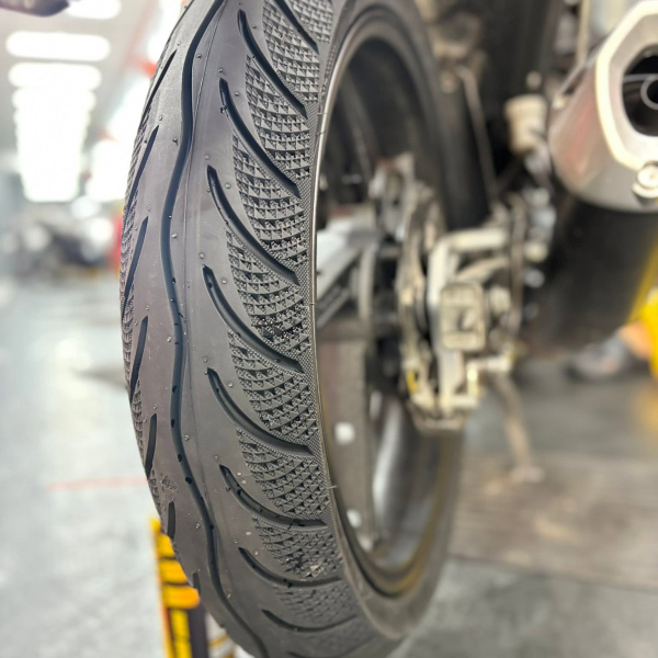Vỏ Maxxis 110/70-17 gai kim cương 3D