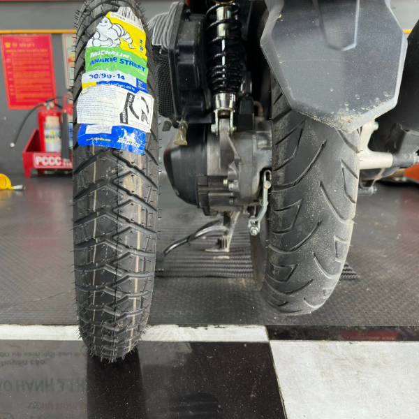 Vỏ Michelin Anakee Street 90/90-14