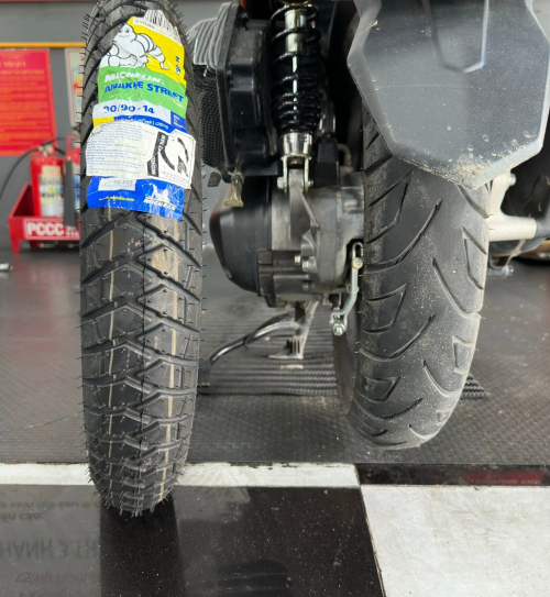 Vỏ Michelin Anakee Street 90/90-14