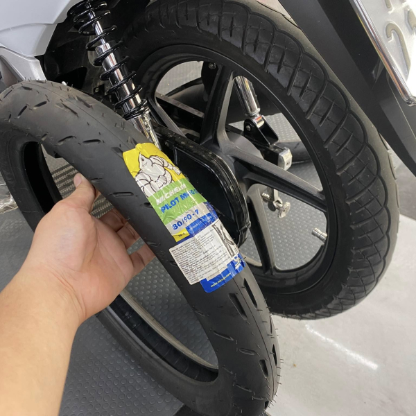 Vỏ Michelin Pilot Moto GP 80/90-17