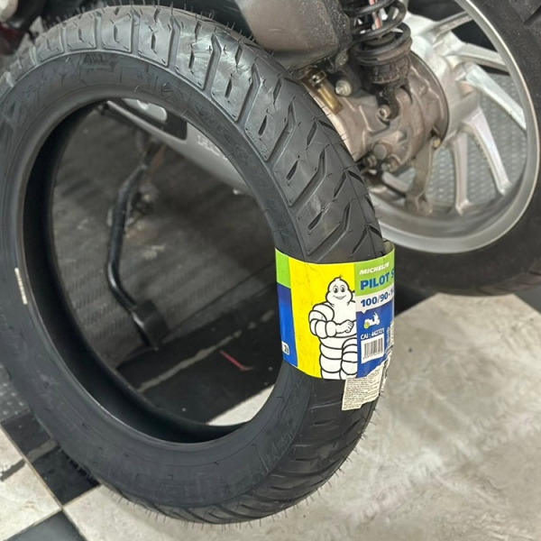 Vỏ Michelin Pilot Street 2 size 100/90-14 