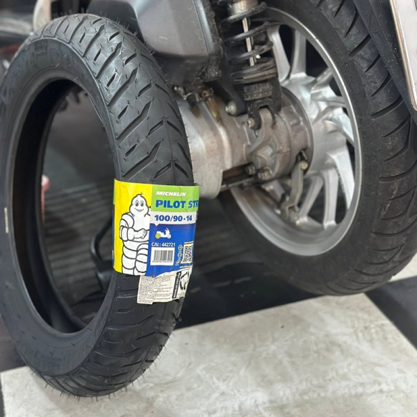 Vỏ Michelin Pilot Street 2 size 100/90-14 