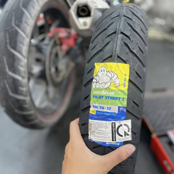 Vỏ Michelin Pilot Street 2 size 120/70-17