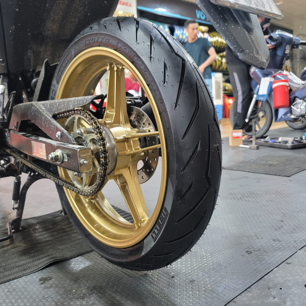 Vỏ Pirelli 120/70-17 Diablo Rosso Sport