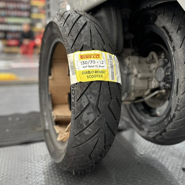 Vỏ Pirelli 130/70-12 Diablo Rosso Scooter