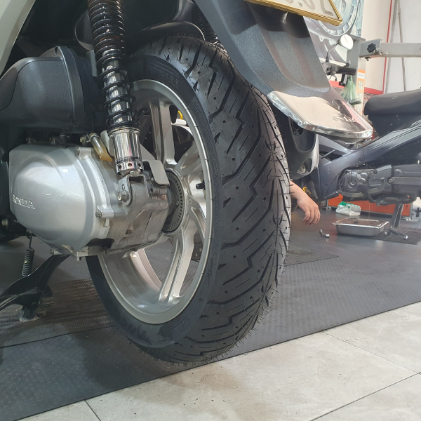 Vỏ Pirelli 130/70-16 Angel Scooter