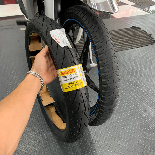 Vỏ Pirelli 70/90-17 Diablo Rosso Sport
