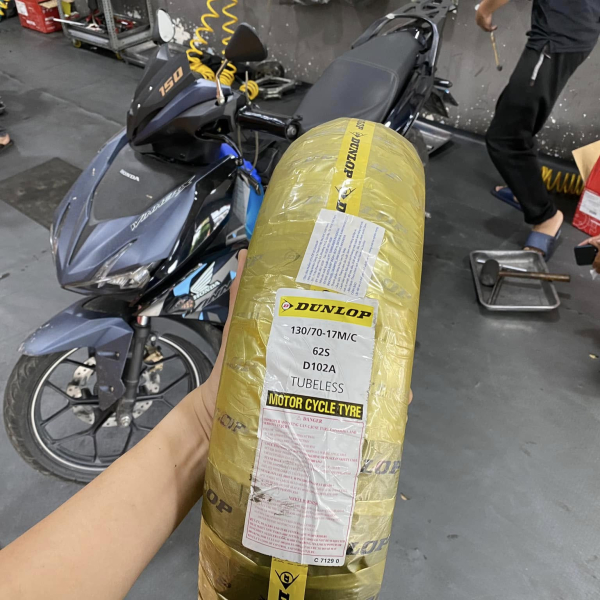 Vỏ xe Dunlop D102A size 130/70-17