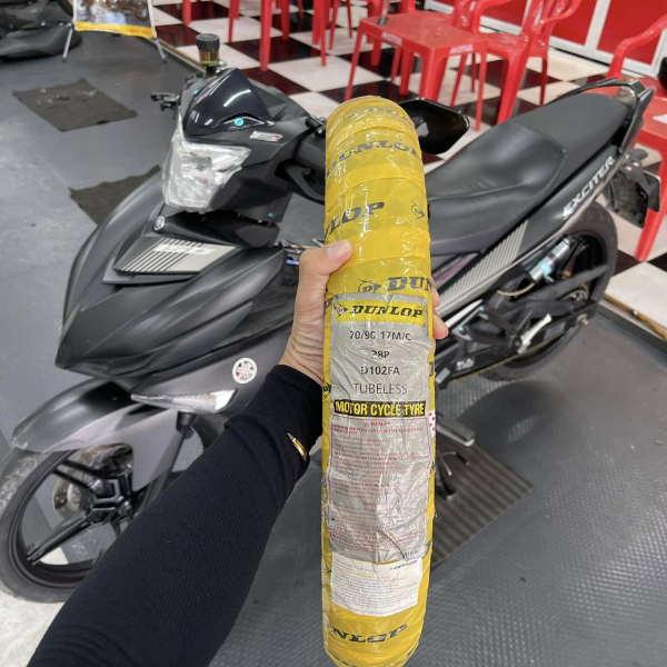 Vỏ xe Dunlop D102A size 70/90-17