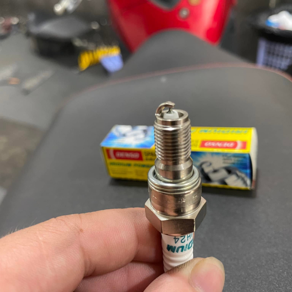 Bugi Denso Iridium IUH24 dành cho SH Ý, Dylan, PS