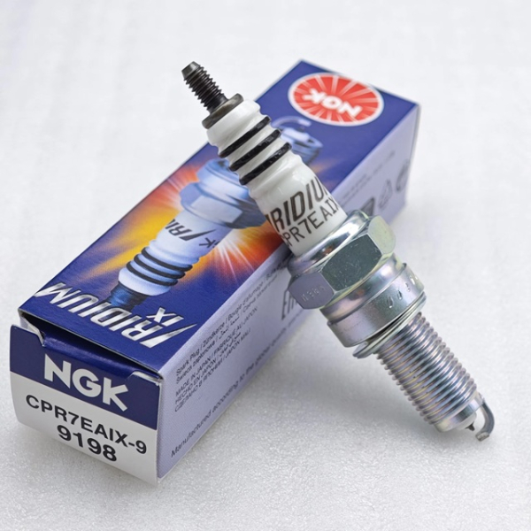 Bugi NGK Iridium CPR7EAIX-9 cho Wave, AB125, Future...
