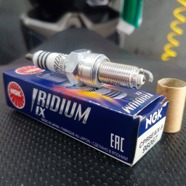 Bugi NGK Iridium CPR8EAIX-9 cho Exciter, NVX, SHVN, AB, Future Fi chân dài...